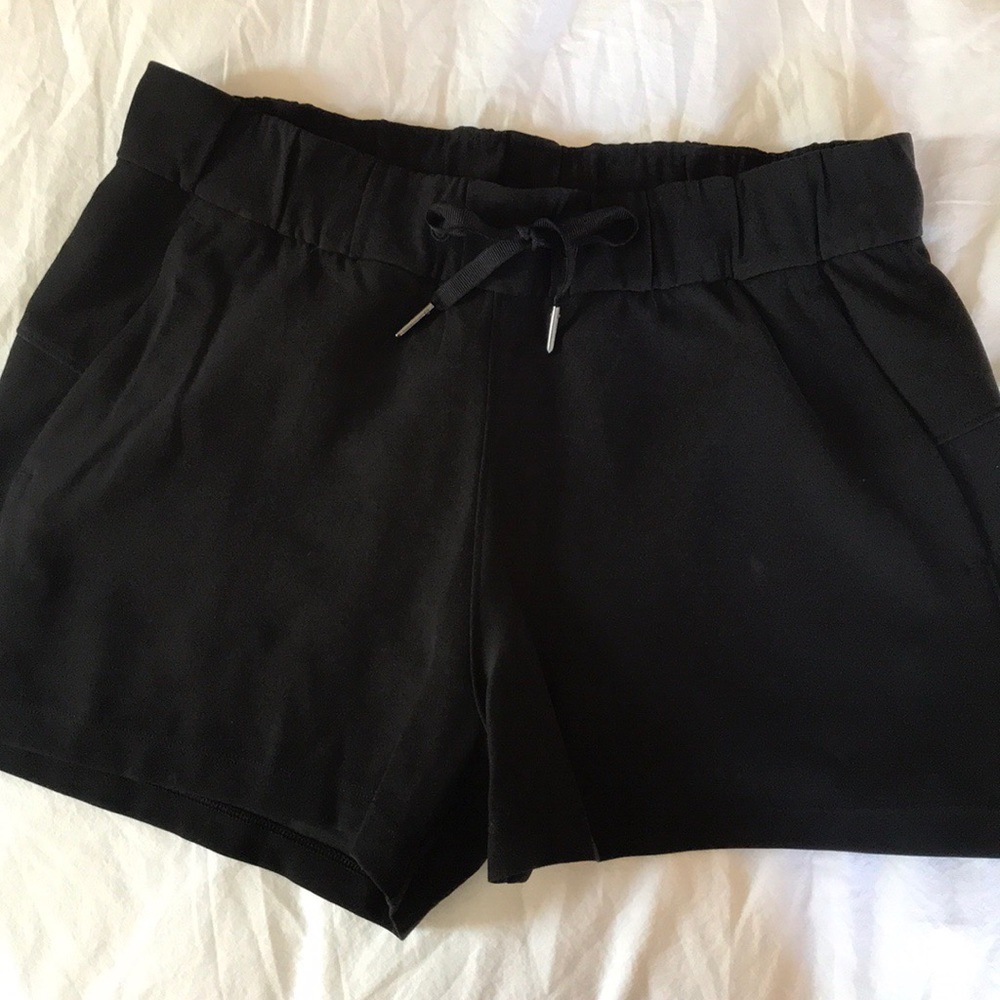 LULULEMON on the fly short